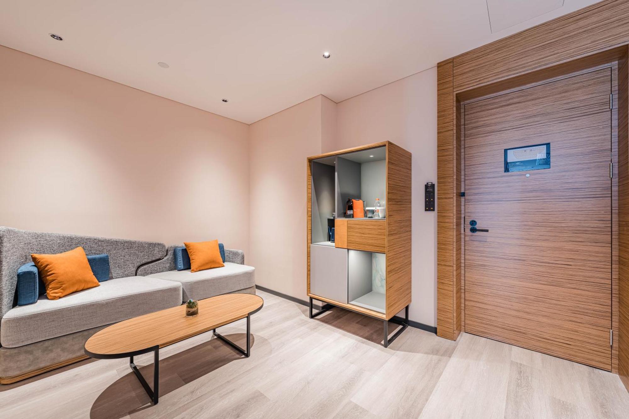 Urcove By Hyatt Hangzhou Riverside Cbd Exterior photo